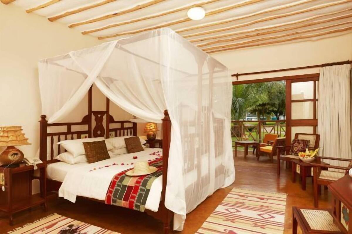 Desk, free cots/infant beds, free WiFi, bed sheets