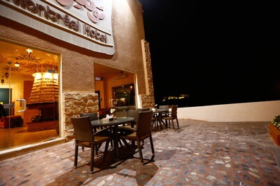 Montreal Hotel - Al Shobak