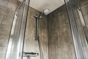 Deluxe Double Room, Ensuite (Boutique Double Room 3) | Bathroom - The Bull Inn (Bury St Edmunds)