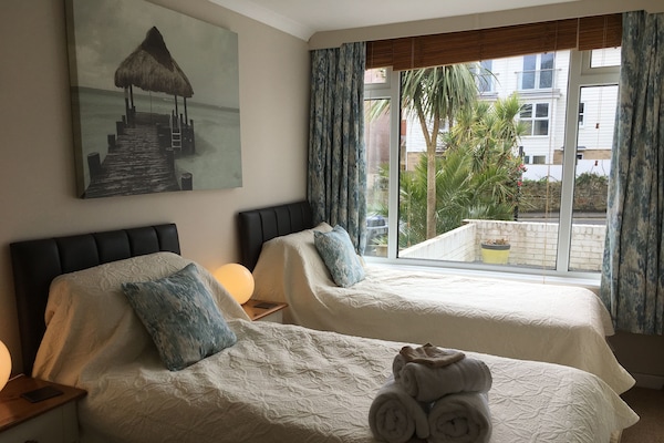 Twin Room | Iron/ironing board, free WiFi, bed sheets