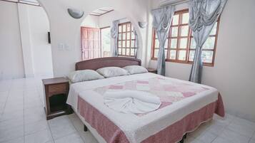 Suite | Caja fuerte, escritorio, espacio para trabajar con un portátil