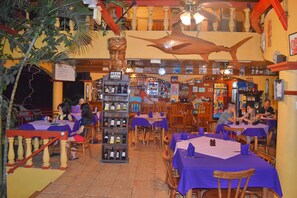 Dining - Hotel Las Tres Banderas (Quepos)