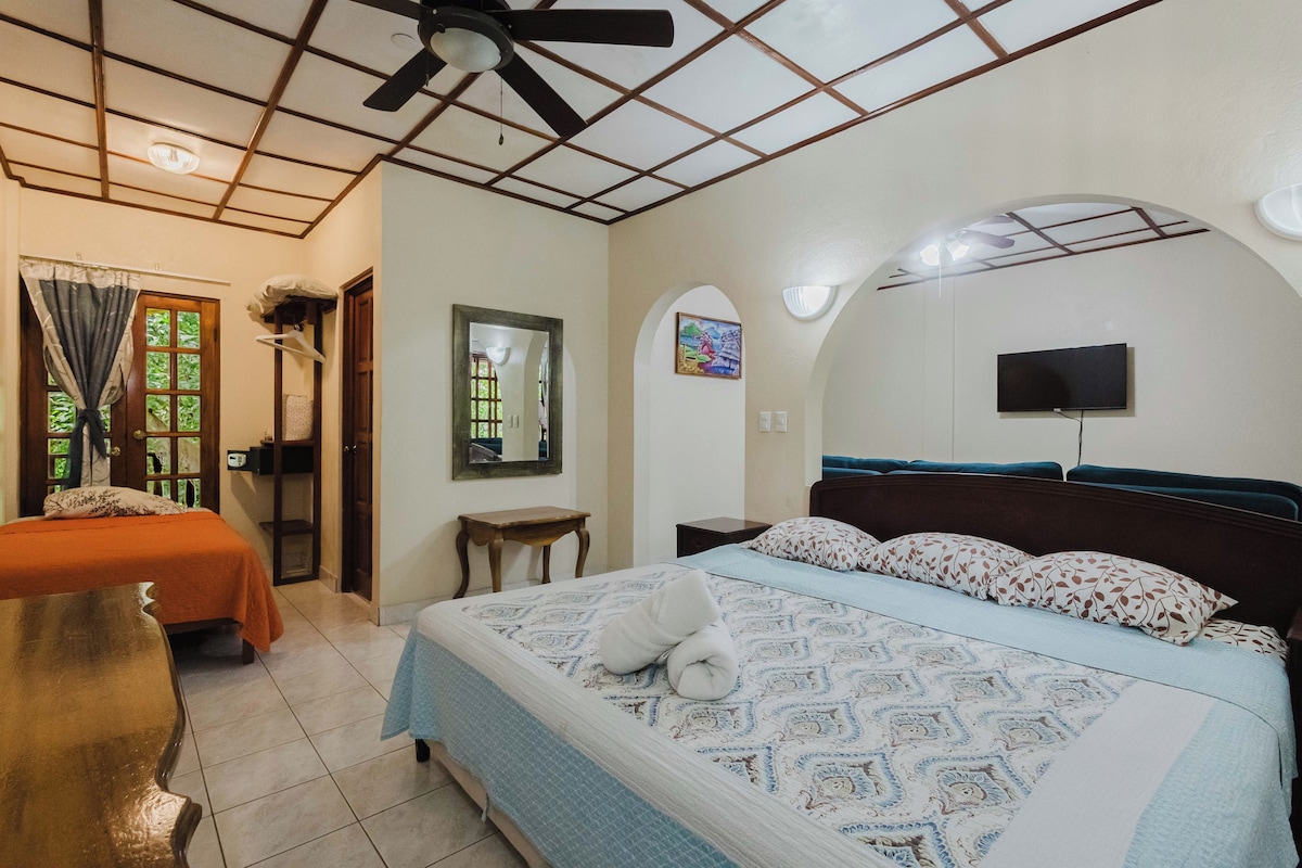 Suite | In-room safe, desk, laptop workspace, blackout curtains