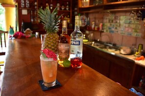 Bar (on property) - Hotel Las Tres Banderas (Quepos)