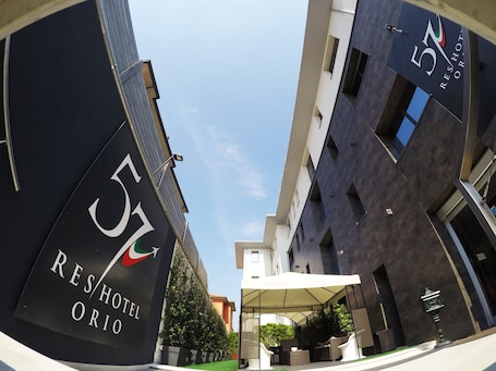 Exterior. 57ResHotel Orio