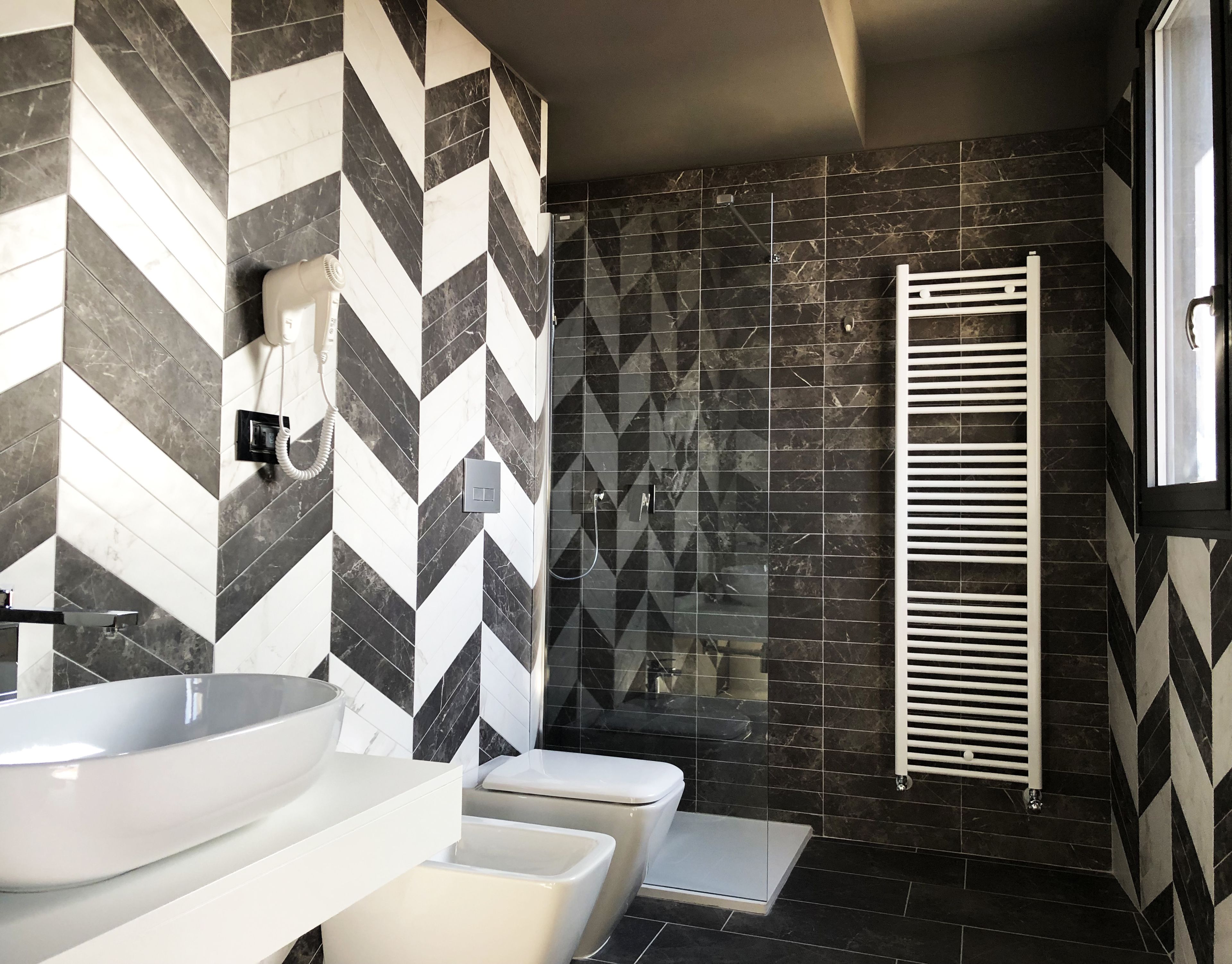 Doccia, set di cortesia gratuito, asciugacapelli, bidet