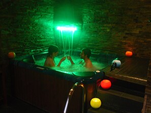 Sauna, hot tub, body treatments, hydrotherapy, aromatherapy, body wraps