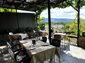Lunch, dinner served; Spanish cuisine, garden views - El Huerto Del Abuelo (Tamajon)