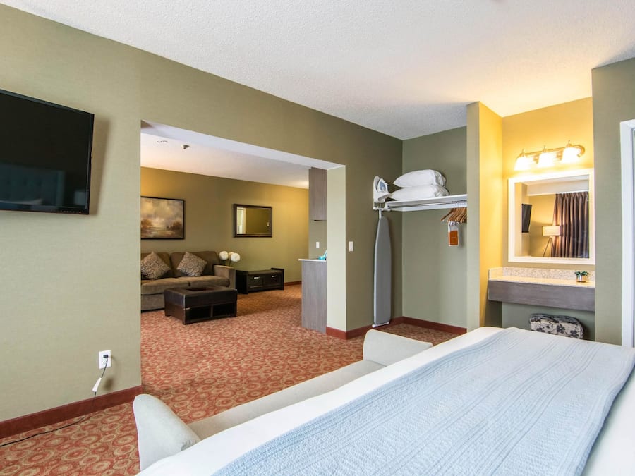 Desk, iron/ironing board, rollaway beds, bed sheets