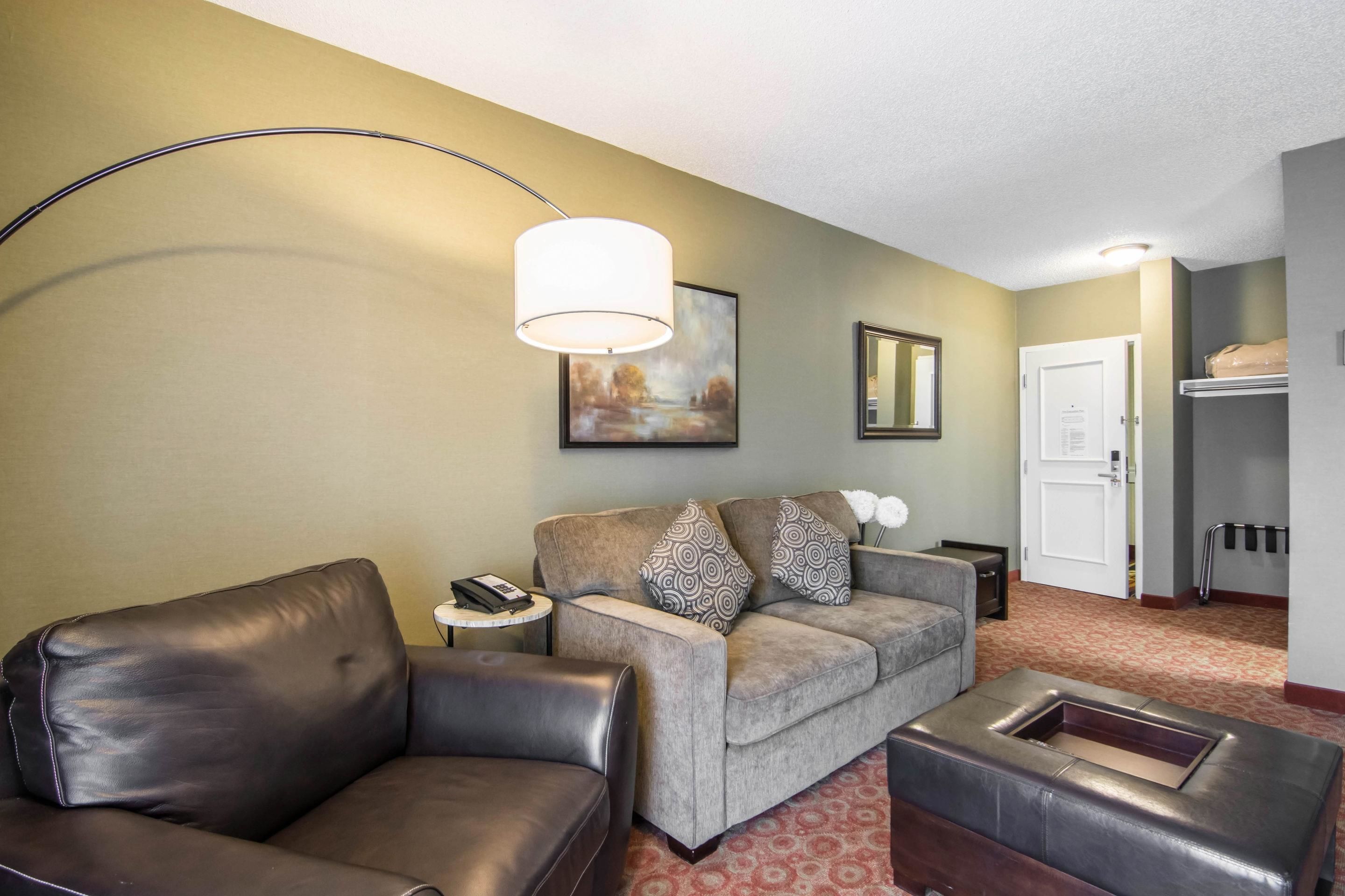 desk, iron/ironing board, rollaway beds, bed sheets