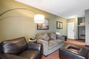 Escritorio, tabla de planchar con plancha y camas plegables/adicionales 