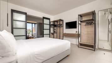Suite, 1 Bedroom, Sea View | 1 bedroom, minibar, blackout curtains, soundproofing