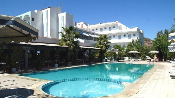 Outdoor pool - Faliraki Bay (Rhodes)