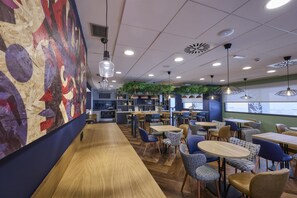 Tägliches Frühstücksbuffet gegen Gebühr