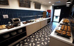 Desayuno buffet todos los días (con cargo) 