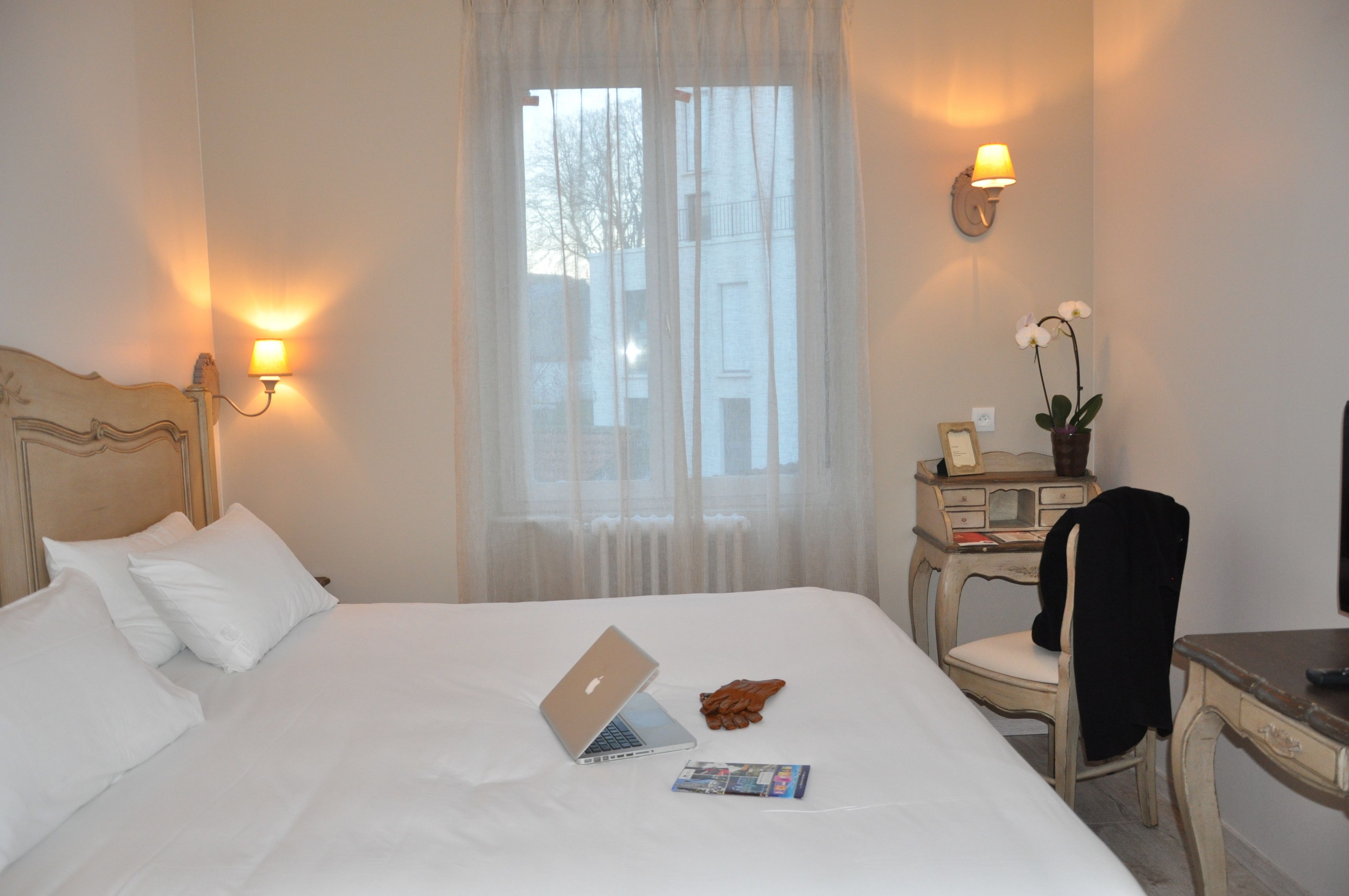 standard double room | hypo-allergenic bedding, select comfort beds, desk, free wifi