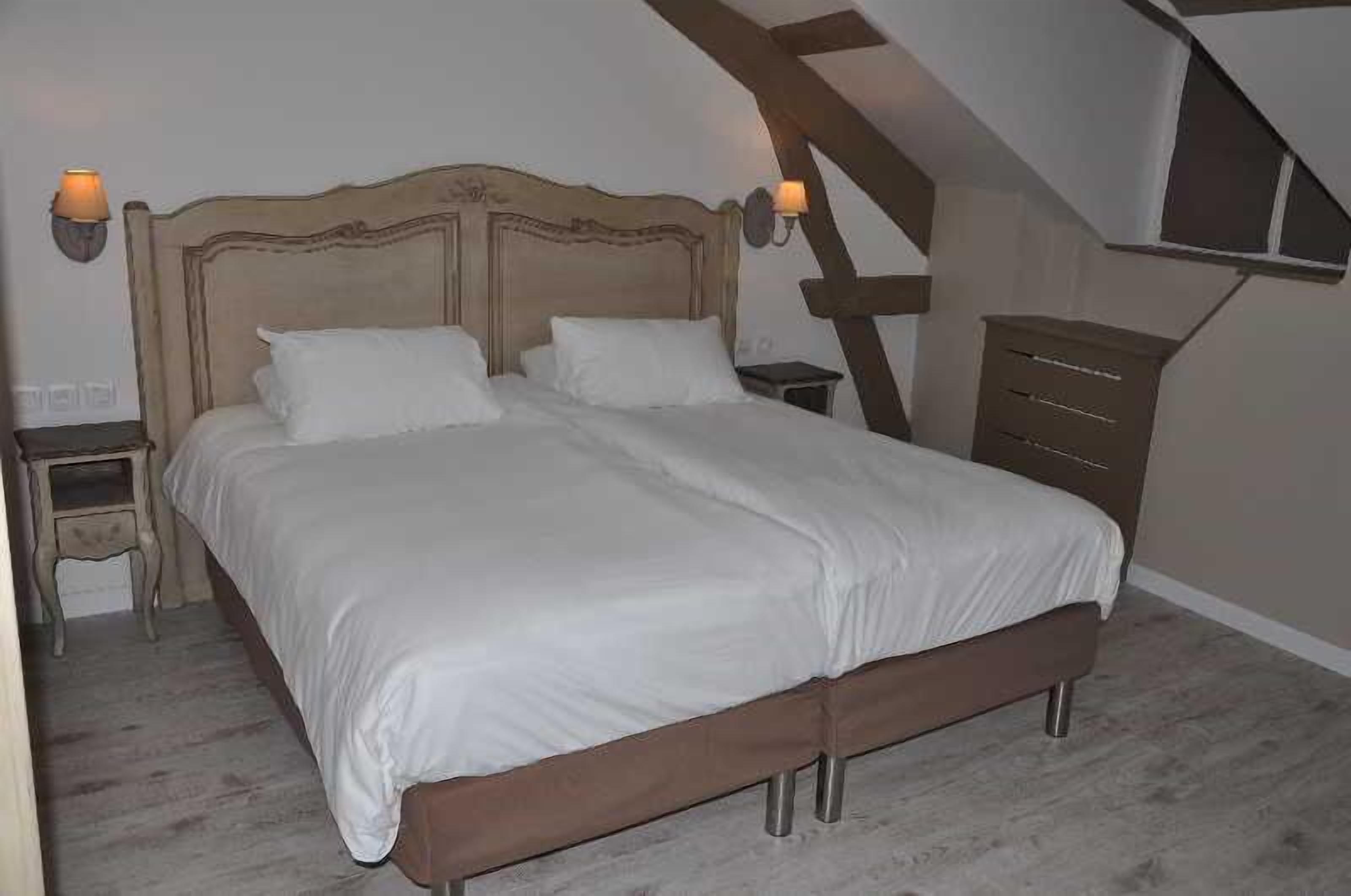 Bộ đồ giường kháng dị ứng, nệm Select Comfort, bàn 