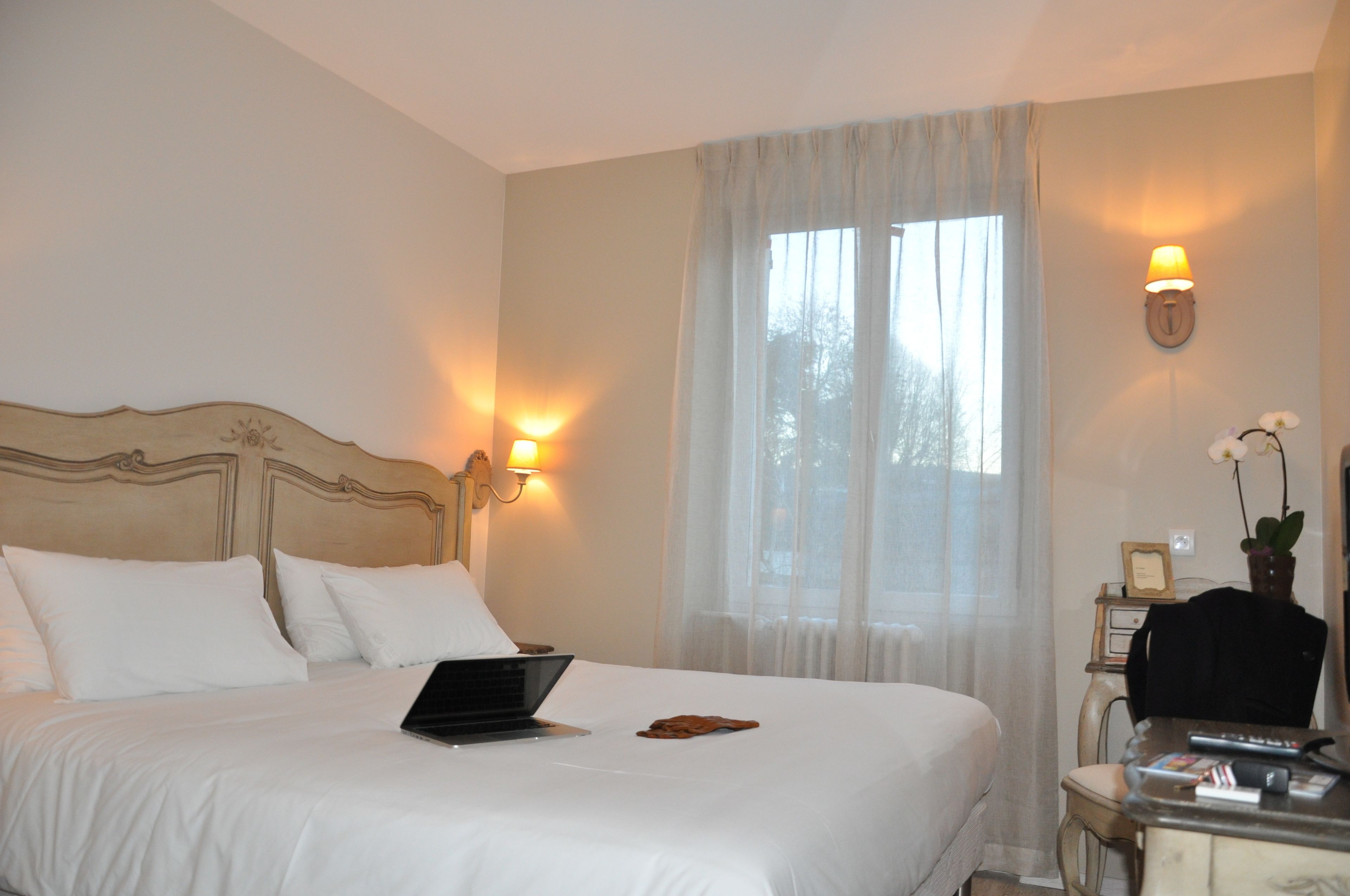 classic double room | hypo-allergenic bedding, select comfort beds, desk, free wifi