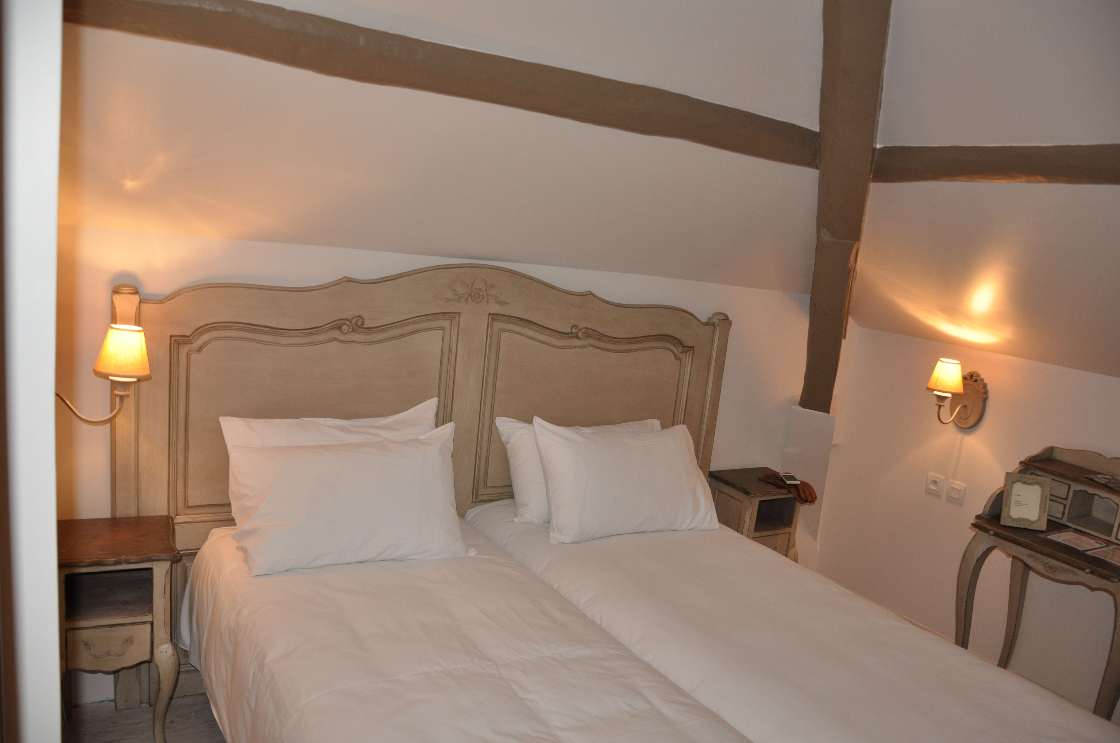 hypo-allergenic bedding, select comfort beds, desk, free wifi