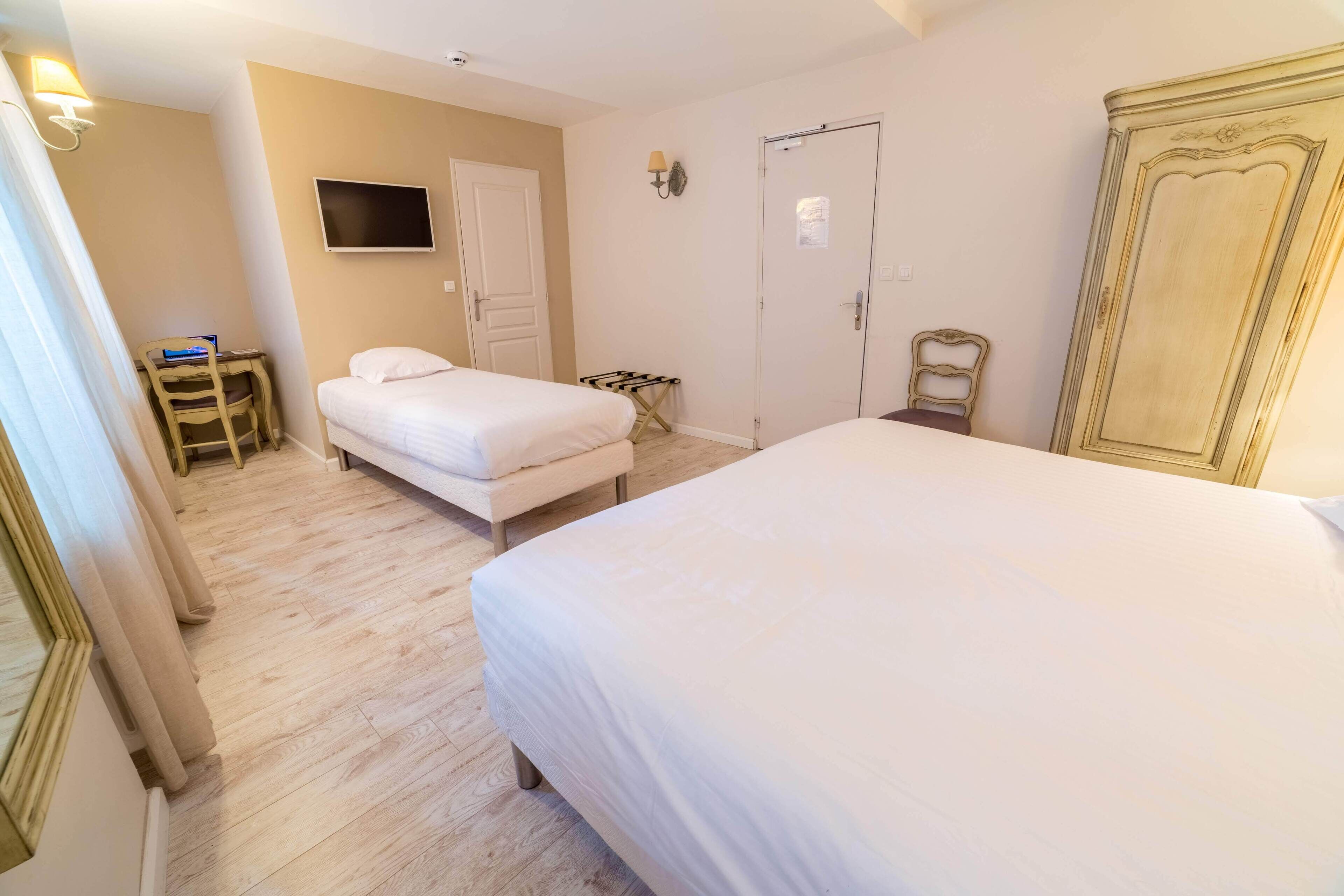 triple room | hypo-allergenic bedding, select comfort beds, desk, free wifi