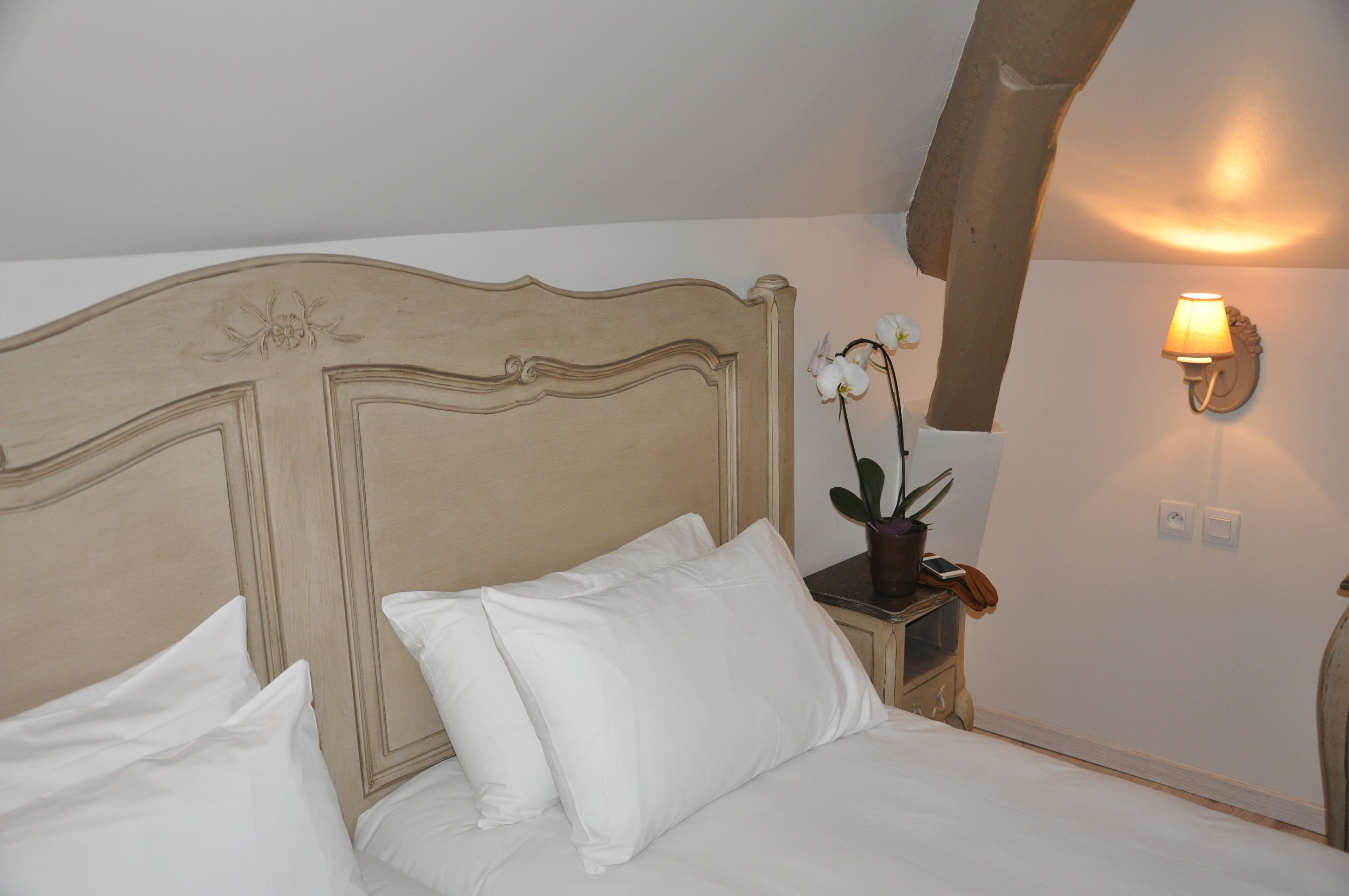 hypo-allergenic bedding, select comfort beds, desk, free wifi