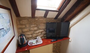 Habitación individual estándar, baño privado | 1 dormitorio y wifi gratis