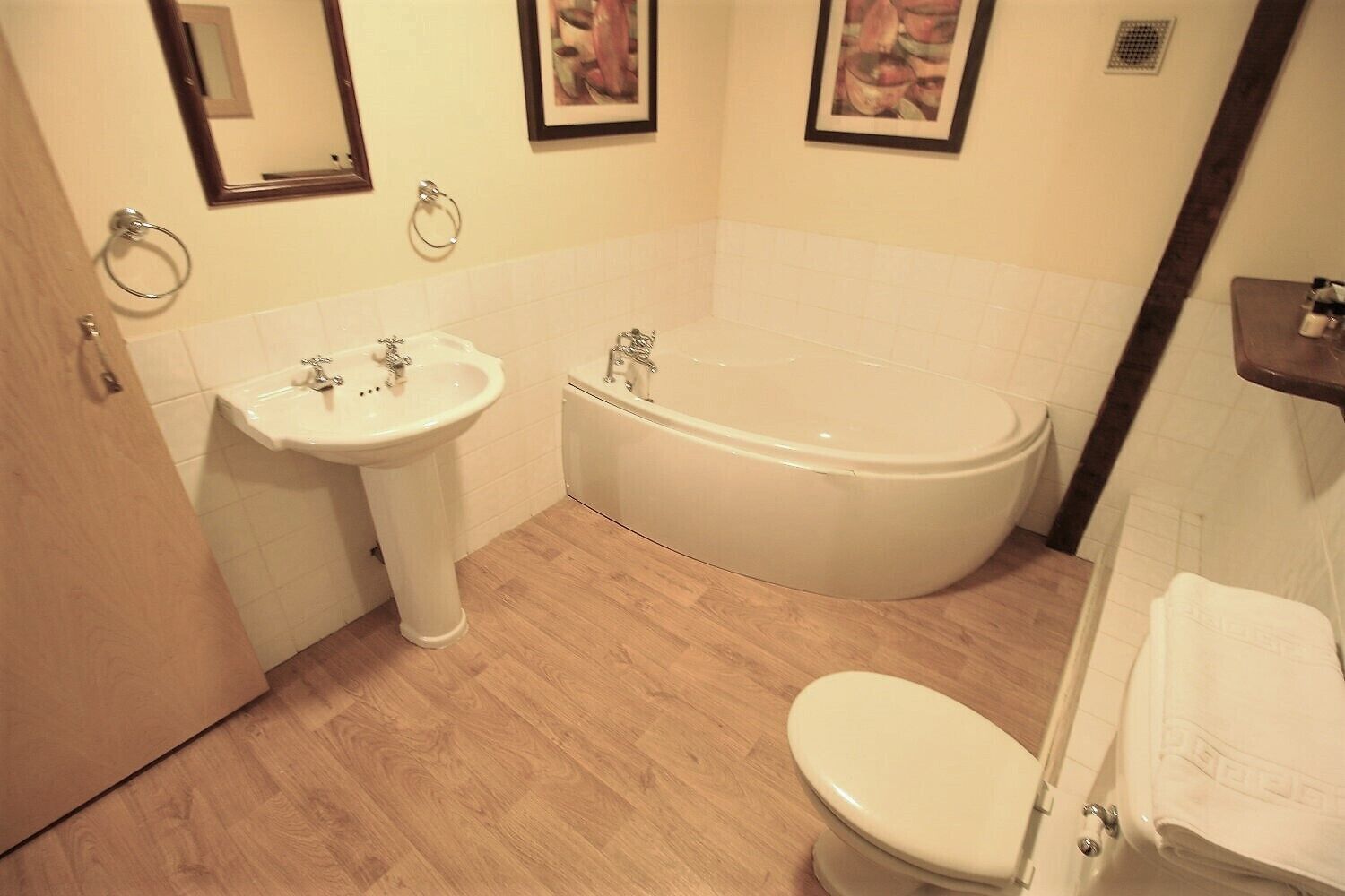 A bathroom with a sink, toilet, and bathtub.