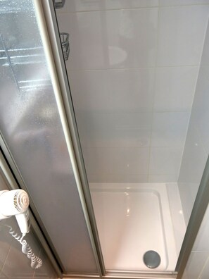 الدش داخل الحمام