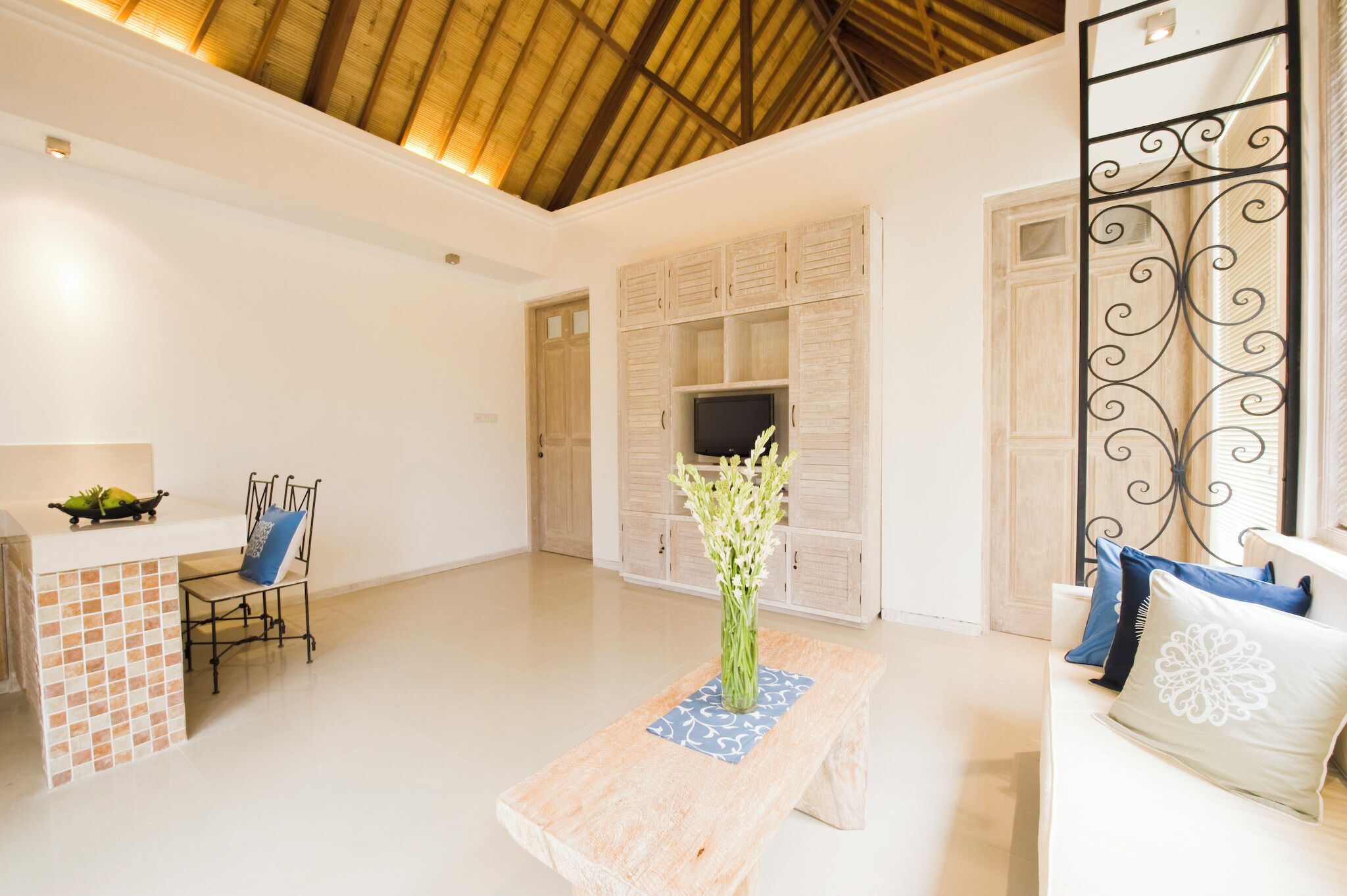 32-inch LCD TV with satellite channels, TV, DVD player