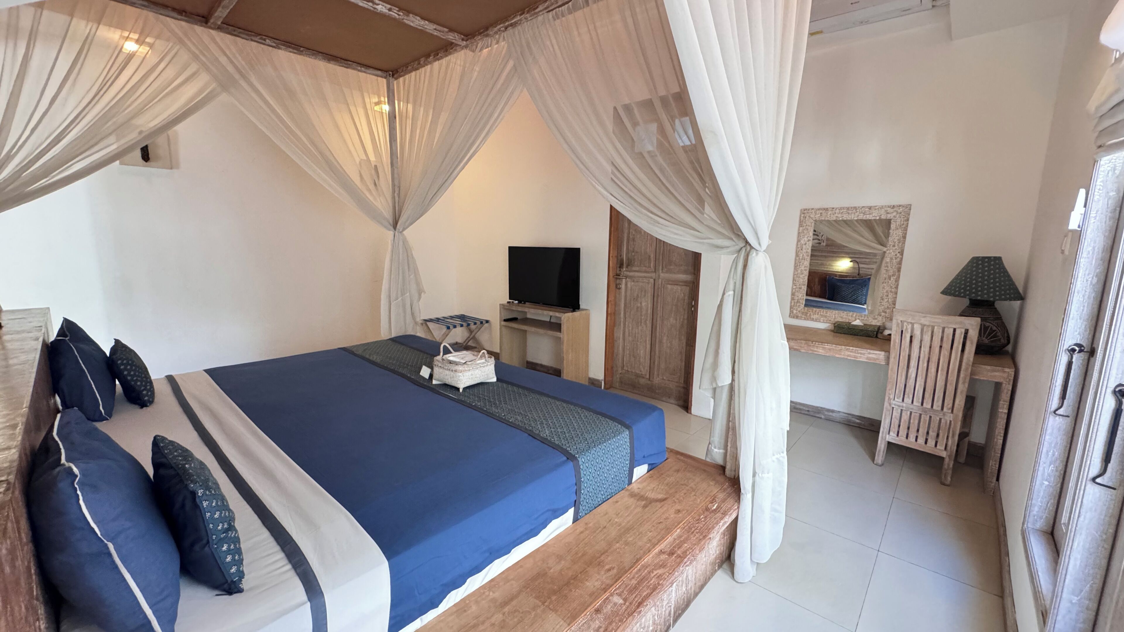 Deluxe Apartment A3 | Minibar, in-room safe, desk, iron/ironing board