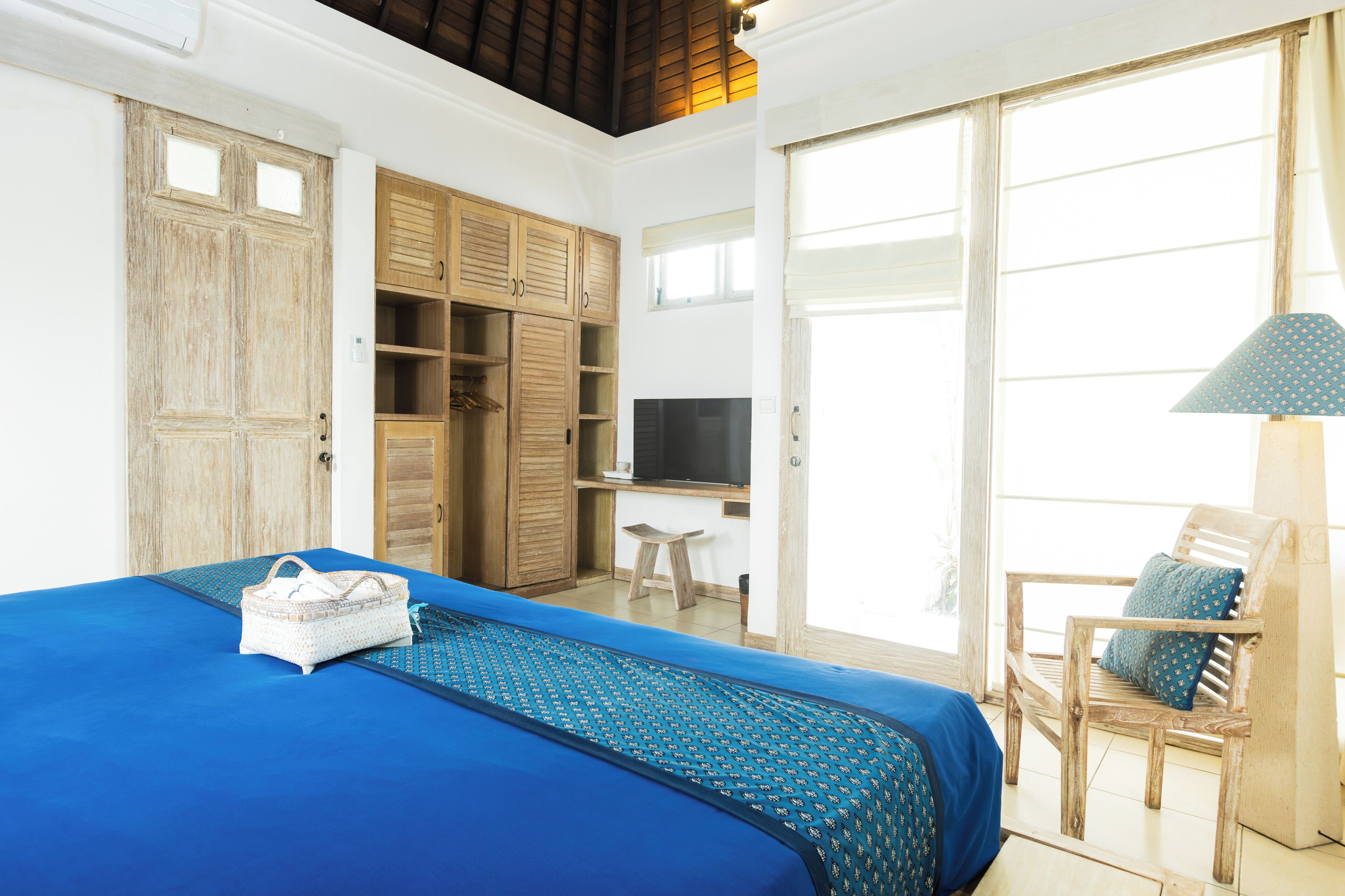 Hotel Type - H4 | Minibar, in-room safe, desk, iron/ironing board