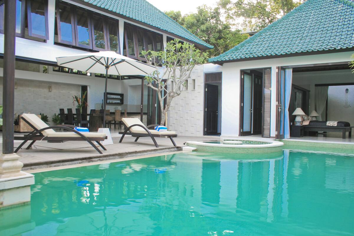 Three Bedrooms Pool Villa with Jacuzzi (O1) | Minibaari, tallelokero huoneessa, silitysrauta/-lauta, ilmainen Wi-Fi