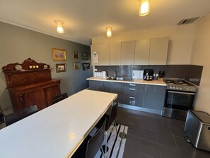 Cottage, 2 Bedrooms | Private kitchen | Fridge, microwave, coffee/tea maker, electric kettle - Robinson Cottage (Oatlands)