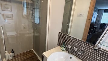 Studio | Bathroom