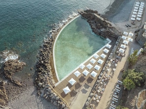 3 Außenpools, Sonnenschirme, Liegestühle