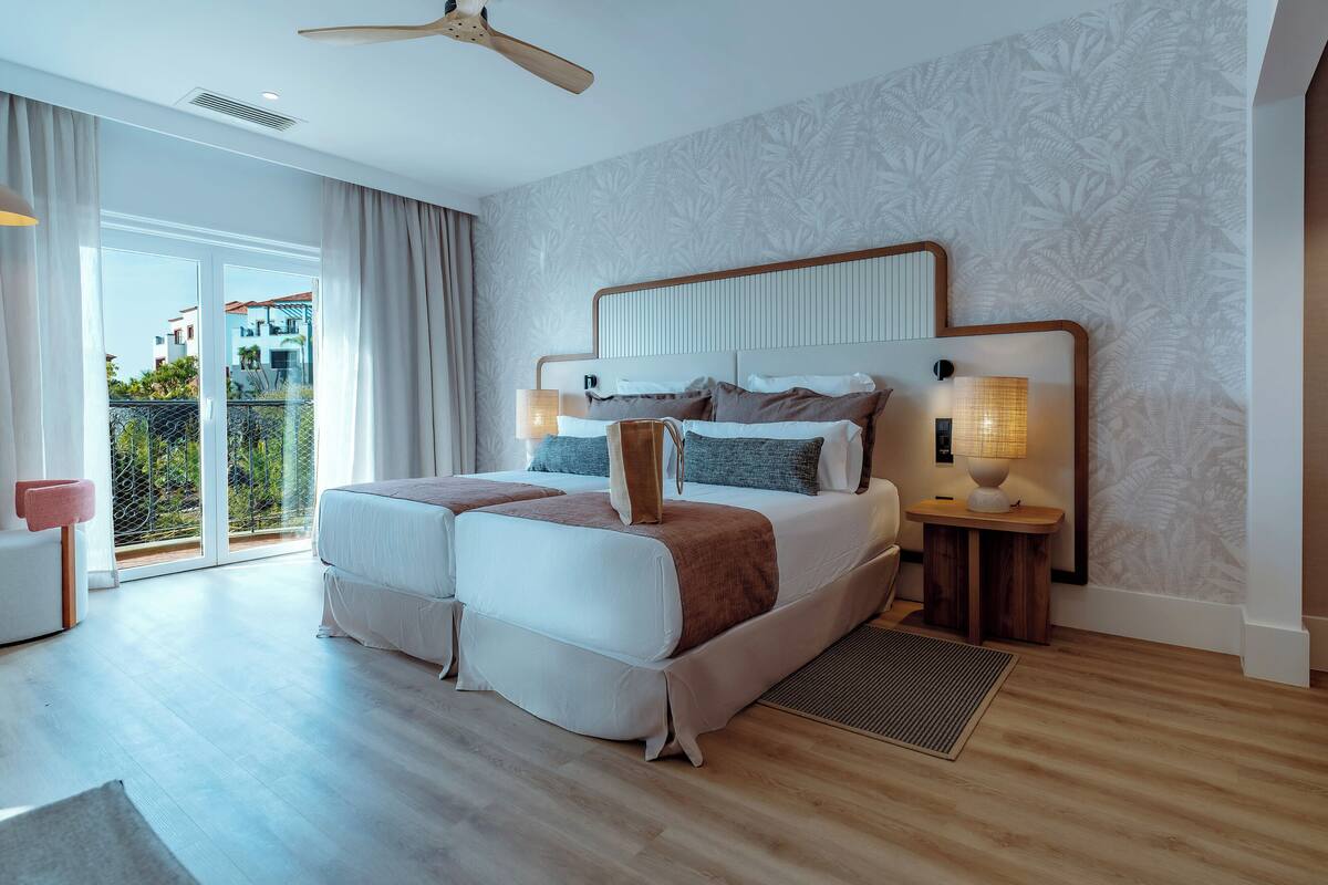 Down comforters, minibar, in-room safe, desk