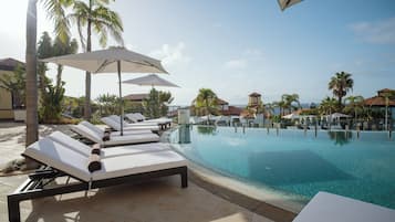 3 outdoor pools, pool umbrellas, pool loungers