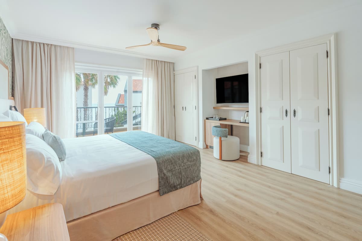 Double Room, Balcony (2 Adults + 1 child) | Down comforters, minibar, in-room safe, desk