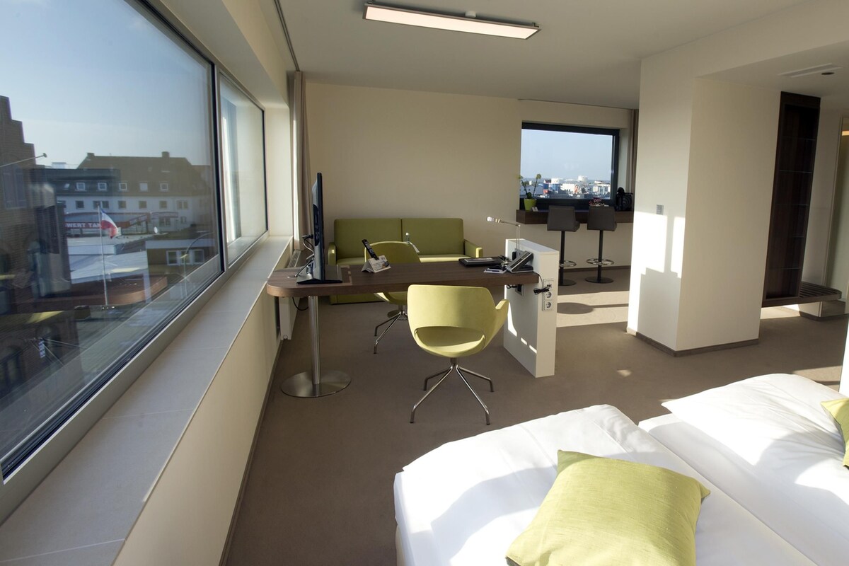 Suite, 2 enkeltsenger (Cozy Sitting Corner;with Sofabed) | Allergitestet sengetøy, minibar, safe på rommet og blendingsgardiner
