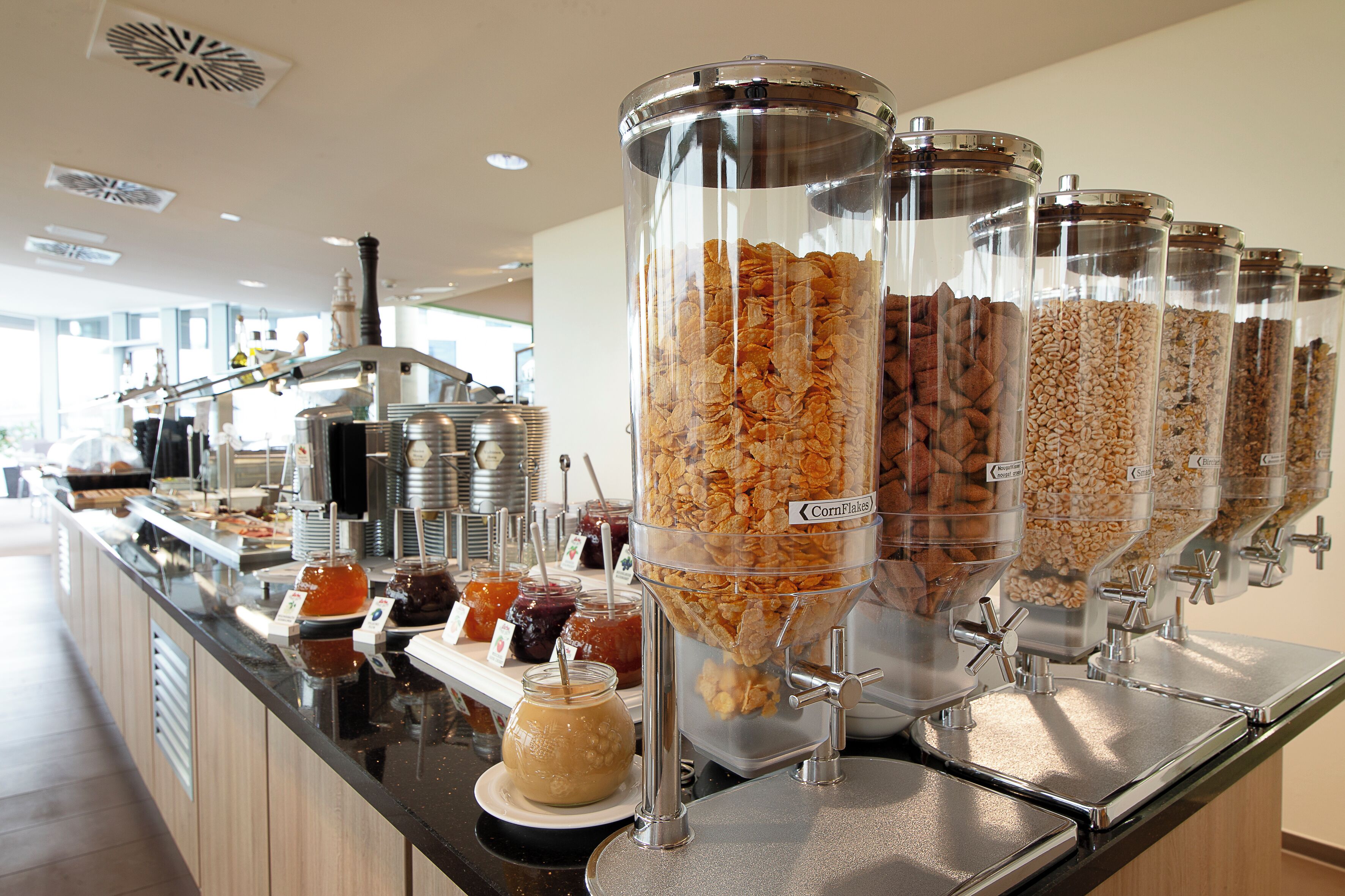 Desayuno buffet todos los días (EUR 22.5 por persona) 