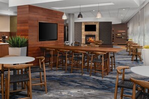 Free daily buffet breakfast - Fairfield Inn & Suites Tustin Orange County (Tustin)