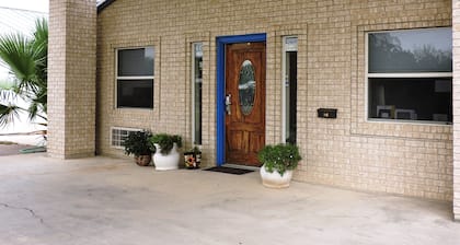 Riata Inn Crystal City