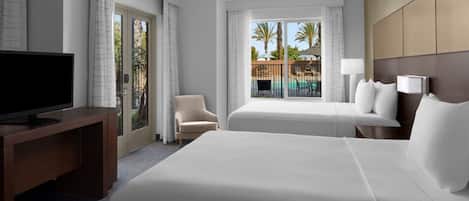 Quarto, várias camas, ao lado da piscina (Patio) | Roupas de cama premium, edredons de pluma, escrivaninha