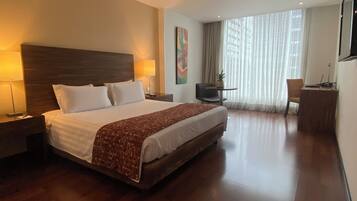 Junior Suite, 1 King Bed (Junior Suite King Bed) | In-room safe, desk, laptop workspace, blackout curtains