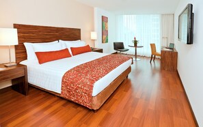 Deluxe Room, 1 King Bed | In-room safe, desk, laptop workspace, blackout drapes - Hotel Estelar Calle 100 (Bogotá)