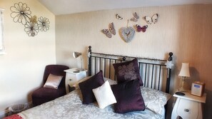 Quarto casal (First Floor) | Wi-Fi de cortesia