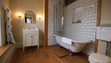 Double Room, Ensuite | Bathroom | Towels