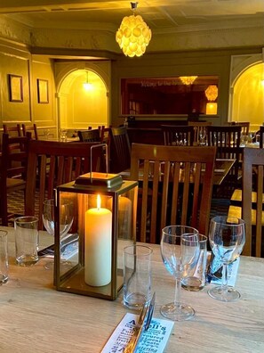 Restaurant - The White Hart Arkells Pub Group (Whitchurch)