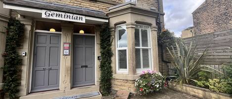 A Georgian-style building with a sign reading "Geminian" above the entrance.