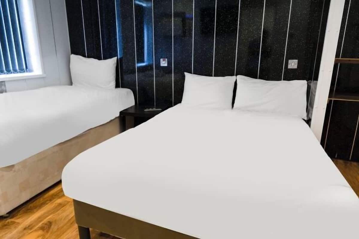 1 quarto, escrivaninha